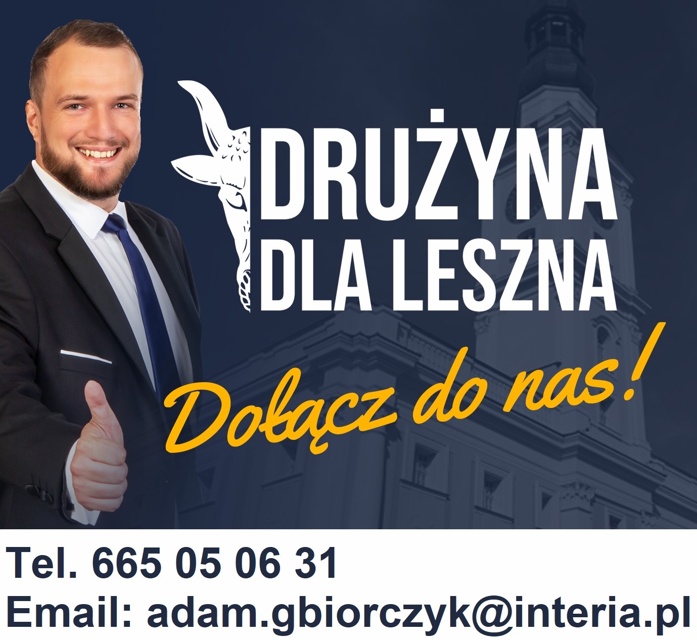 mężczyzna z kciukiem uniesionym do góry